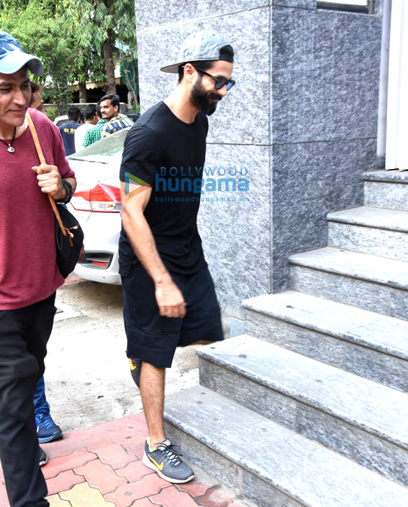shahid kapoor snapped at gym in bandra 3