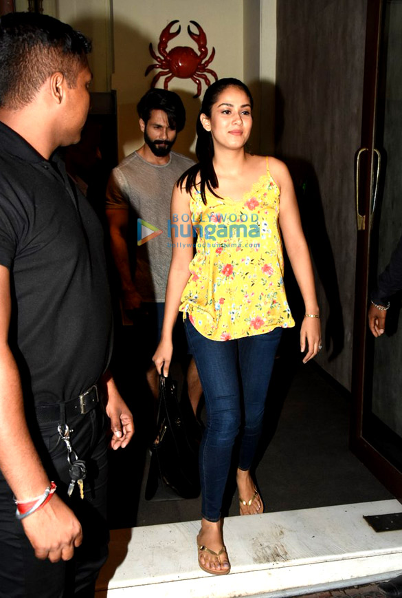 Shahid Kapoor and Mira Rajput snapped post dinner at Bastian in Bandra Shahid Kapoor and Mira Rajput snapped post dinner at Bastian in Bandra