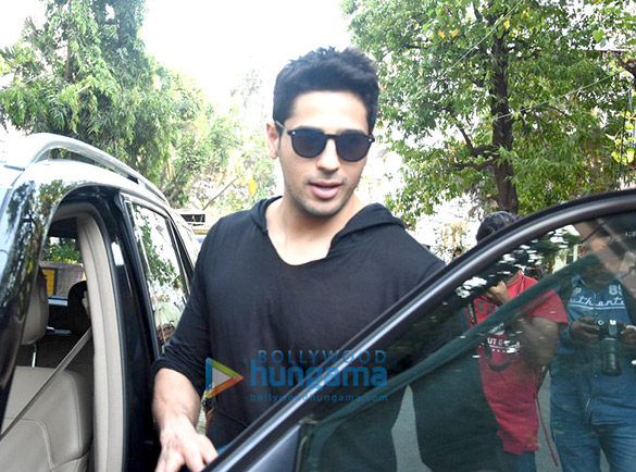 sidharth malhotra snapped post meeting in bandra 5
