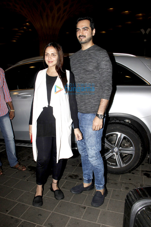 the hunky shahid kapoor and his wife mira esha deol and her husband bharat snapped at the airport 5
