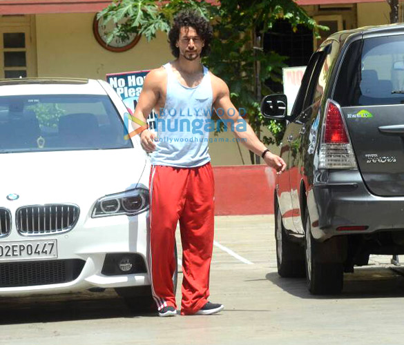 tiger shroff snapped post his gym session in bandra 3