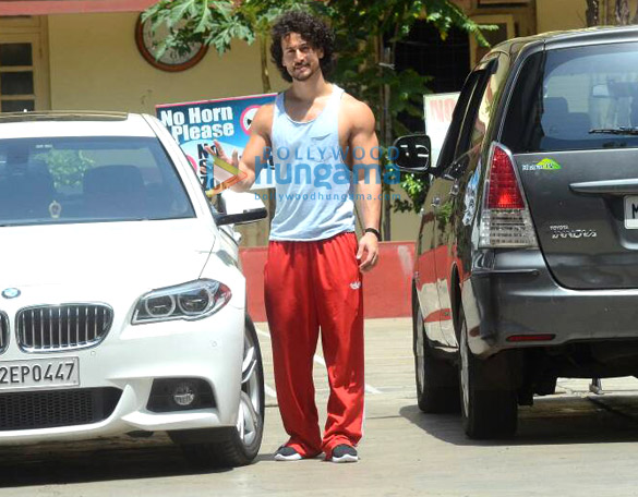 tiger shroff snapped post his gym session in bandra 5