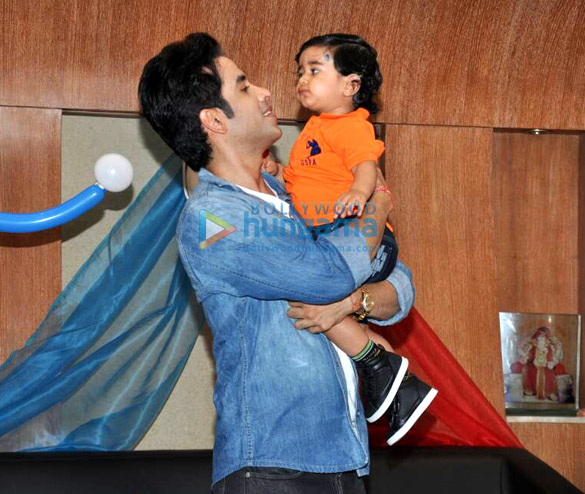 tusshar kapoor celebrates son laksshyas 1st birthday at his home in juhu 4