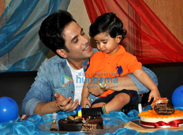 tusshar kapoor celebrates son laksshyas 1st birthday at his home in juhu 5