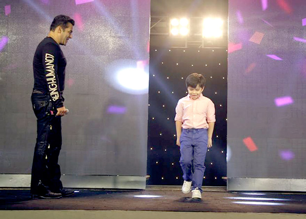 WATCH Salman Khan's little co-star Matin Rey Tangu shakes his leg on Radio song during Tubelight promotions-2