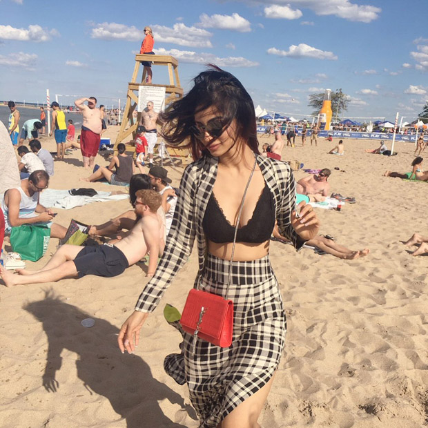 WOW! Mouni Roy looks hot chilling at the beach in this black bikini top (3)