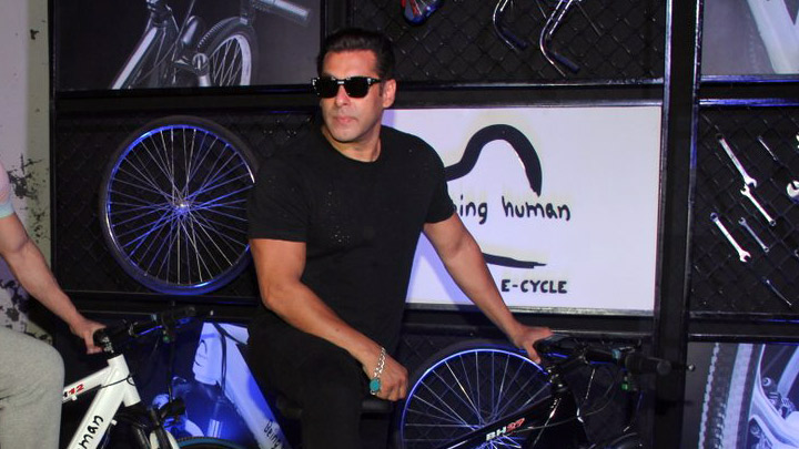Salman Khan’s SPECIAL Love For Cycles; Shares A Nostalgic Incident Salman Khan’s SPECIAL Love For Cycles; Shares A Nostalgic Incident