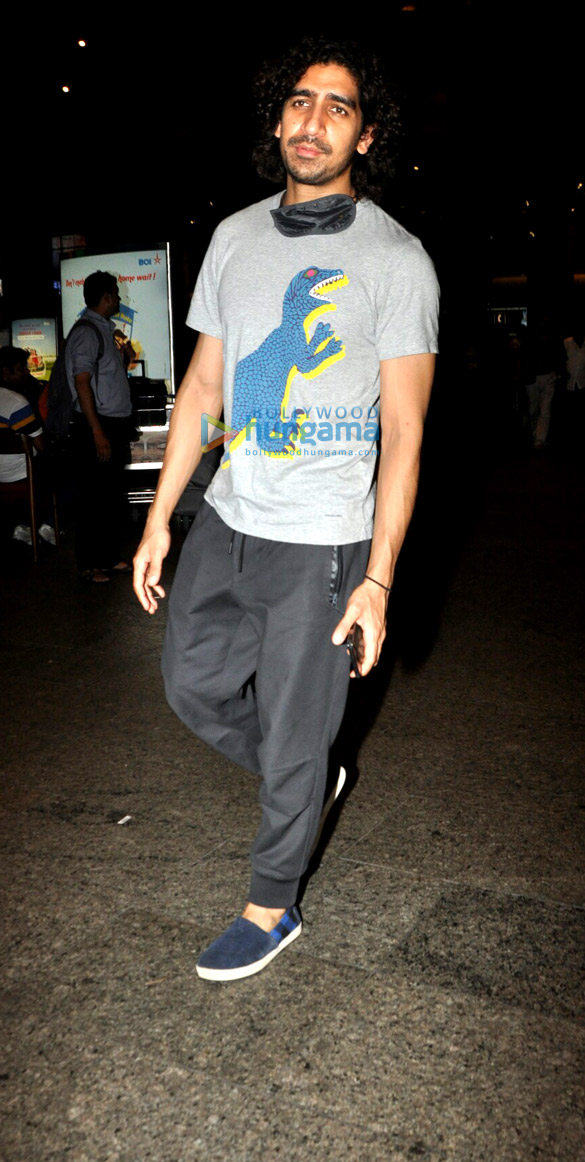 aishwarya rai bachchan and many more snapped at the airport 11