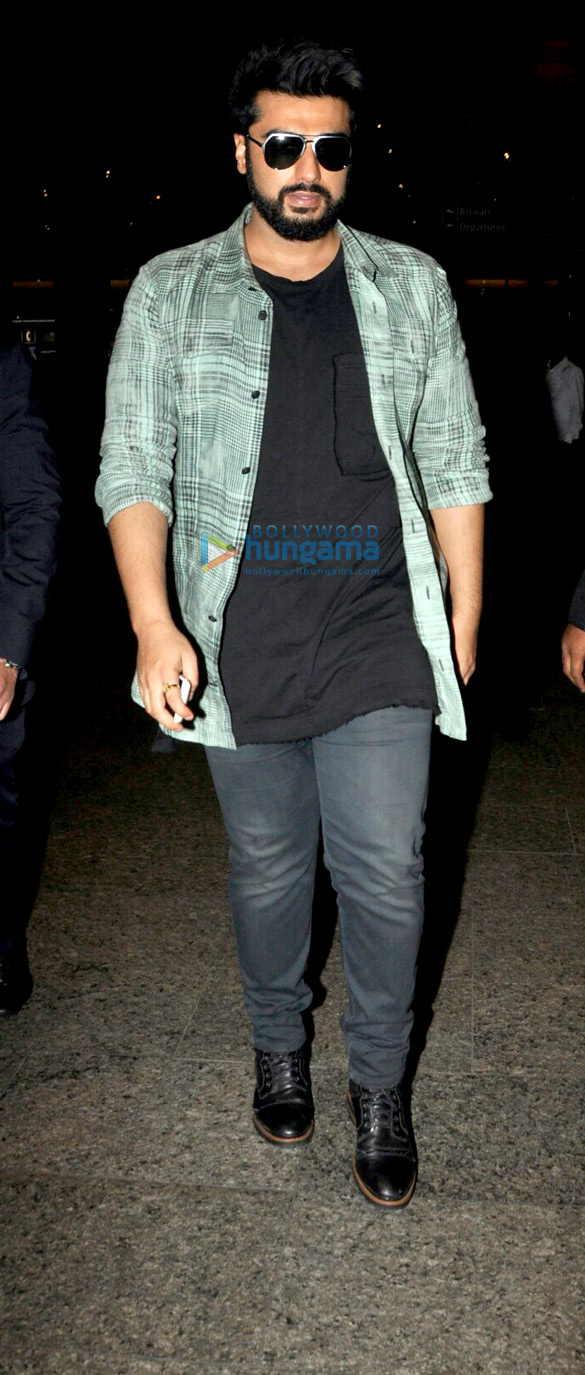 aishwarya rai bachchan and many more snapped at the airport 4