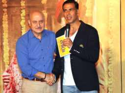 Akshay Kumar & Bhumi Pednekar Share A Funny Moment On Stage | Toilet – Ek Prem Katha Event