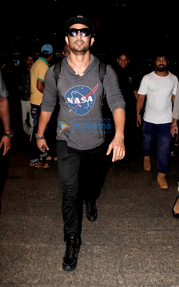 akshay sushant mira snapped at the airport 2