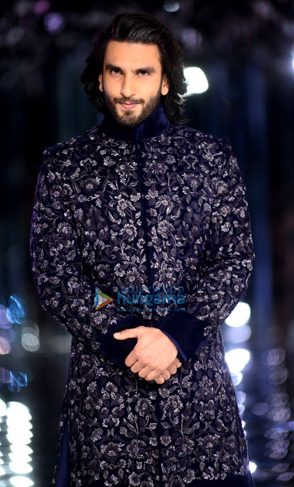 alia bhatt and ranveer singh walk for manish malhotras show at india couture week in delhi 4