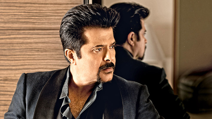 ‘Youthful’ Anil Kapoor Sends Flying Kisses For His Fans At IIFA New York