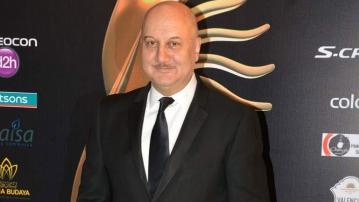 Anupam Kher Gets CANDID About His Father & His Upcoming Book | IIFA New York Anupam Kher Gets CANDID About His Father & His Upcoming Book | IIFA New York