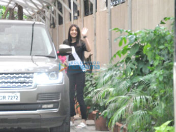 Anushka Sharma snapped post her salon session in Juhu