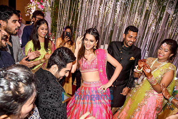 ayushmann khurrana and kriti sanon gatecrash a wedding to promote their film bareilly ki barfi 6