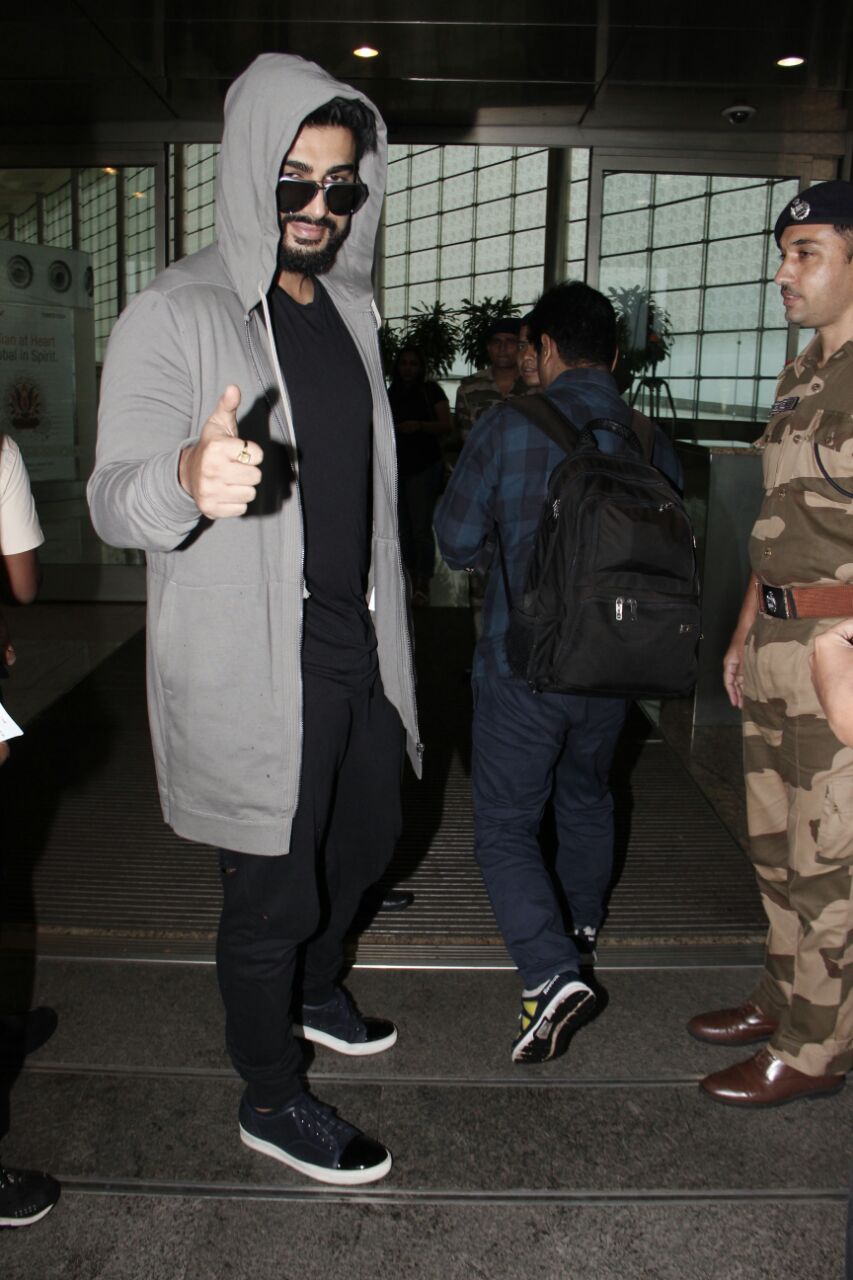 celebs spotted at the airport 5