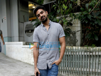 Disha Patani, Saqib Saleem & Mira Rajput snapped in Bandra