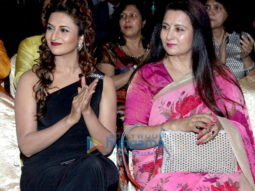 The graceful actress Poonam Dhillon was snapped with the gorgeous Divyanka Tripathi and others at the ‘Most Admired Leadership’ awards