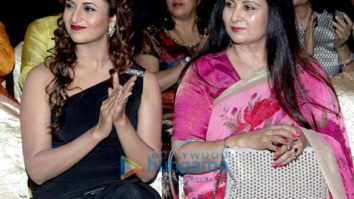 The graceful actress Poonam Dhillon was snapped with the gorgeous Divyanka Tripathi and others at the ‘Most Admired Leadership’ awards