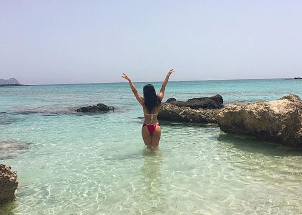 Elli Avram shares bikini pictures and it will make you want to take off for a beachy vacation-3
