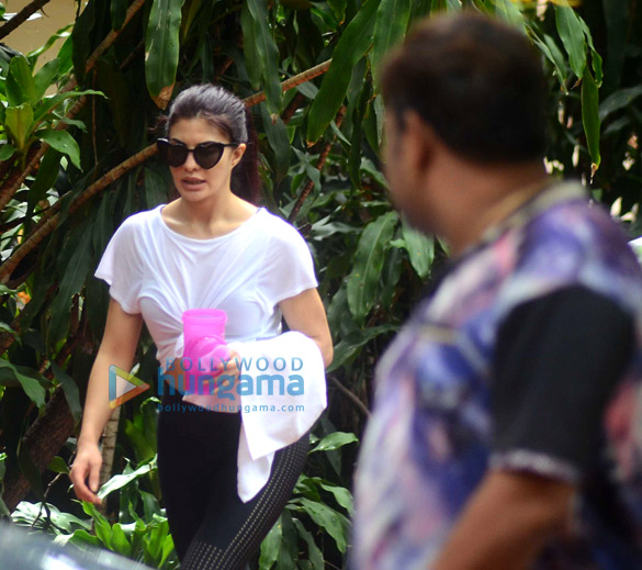 jacqueline fernandez snapped post rehearsals in bandra 2