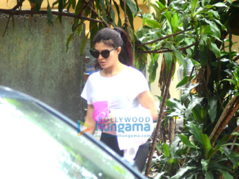 Jacqueline Fernandez snapped post rehearsals in Bandra