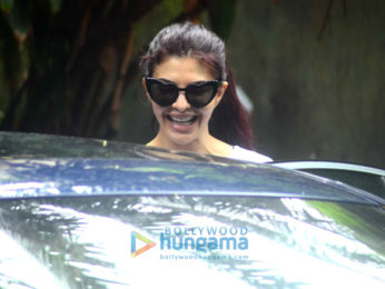 Jacqueline Fernandez snapped post rehearsals in Bandra