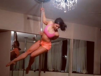 Watch: Jacqueline Fernandez’s midnight pole dance will leave you wanting more Watch: Jacqueline Fernandez’s midnight pole dance will leave you wanting more