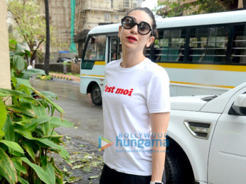 Karisma Kapoor snapped with her kids Kiaan and Samaira in Bandra