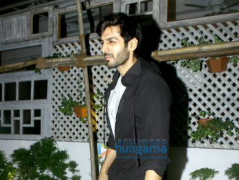 Kartik Aaryan snapped in Juhu