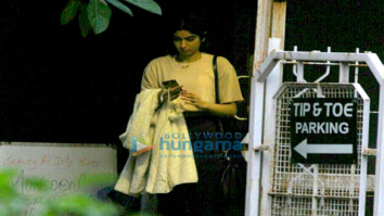 The beautiful Khushi Kapoor snapped post her salon session in Juhu