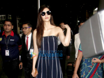Kriti Sanon snapped while arriving from IIFA