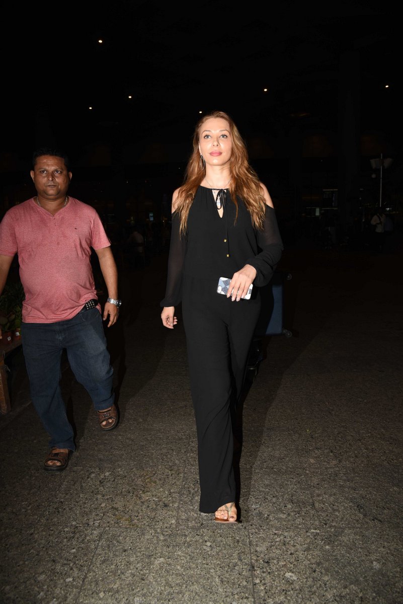 lulia vantur snapped at airport 4
