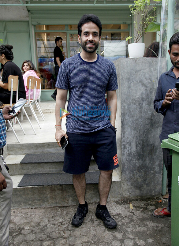 malaika arora khan amrita arora kiara advani tusshar kapoor others snapped in bandra 1