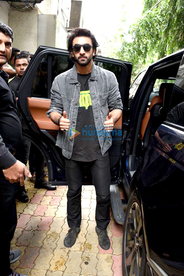 ranbir kapoor and katrina kaif promote jagga jasoos at the reliance store 2