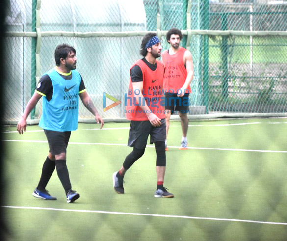ranbir kapoor snapped at football practice 7