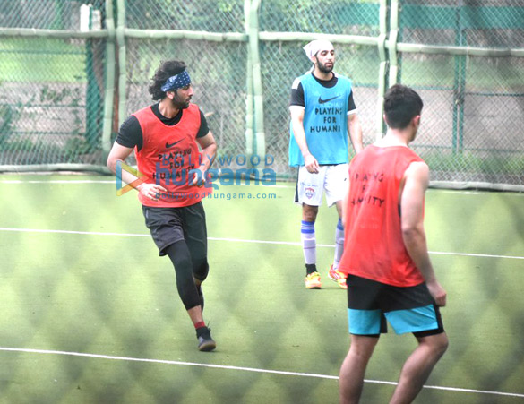 ranbir kapoor snapped at football practice 8