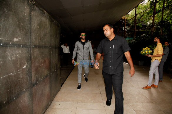 Superstar Ranveer Singh snapped in Bandra Superstar Ranveer Singh snapped in Bandra