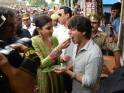 Check out: Shah Rukh Khan and Anushka Sharma relish Banarasi paan while promoting Jab Harry Met Sejal in Varanasi