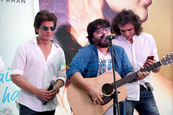 shah rukh khan and anushka sharma unveil hawayein song from jab harry met sejal 3