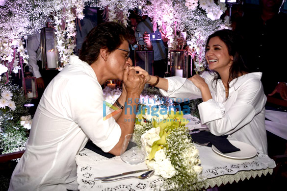 shah rukh khan and anushka sharma unveil hawayein song from jab harry met sejal 4
