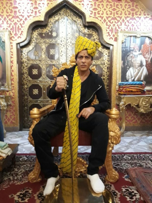 Shah Rukh Khan relishes Rajasthani3