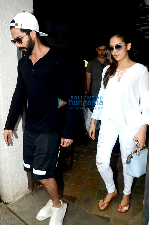 shahid kapoor and wife mira snapped post lunch date at out of the blue restaurant in bandra 3