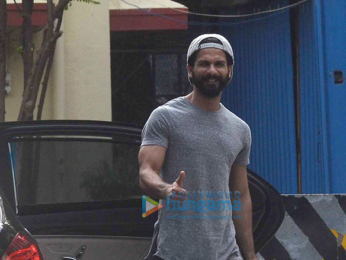Shahid Kapoor snapped at gym