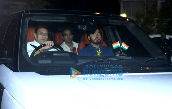 sidharth snapped at karan johars house 6
