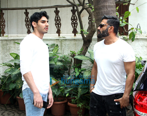 suniel spotted with his son ahan 1