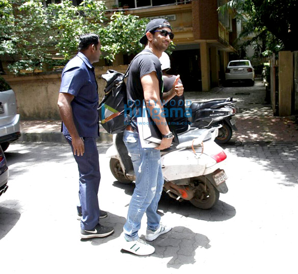sushant singh rajput snapped while entering a meeting in bandra 1