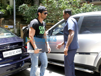Sushant Singh Rajput snapped while entering a meeting in Bandra