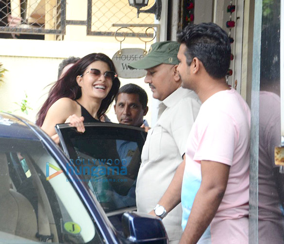 The sensational Jacqueline Fernandez snapped post her rehearsals in Bandra The sensational Jacqueline Fernandez snapped post her rehearsals in Bandra
